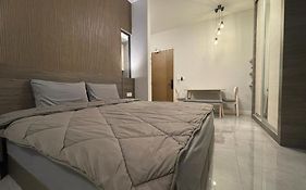 Imperio.Res - Near To Jonker & Mall - Pool View